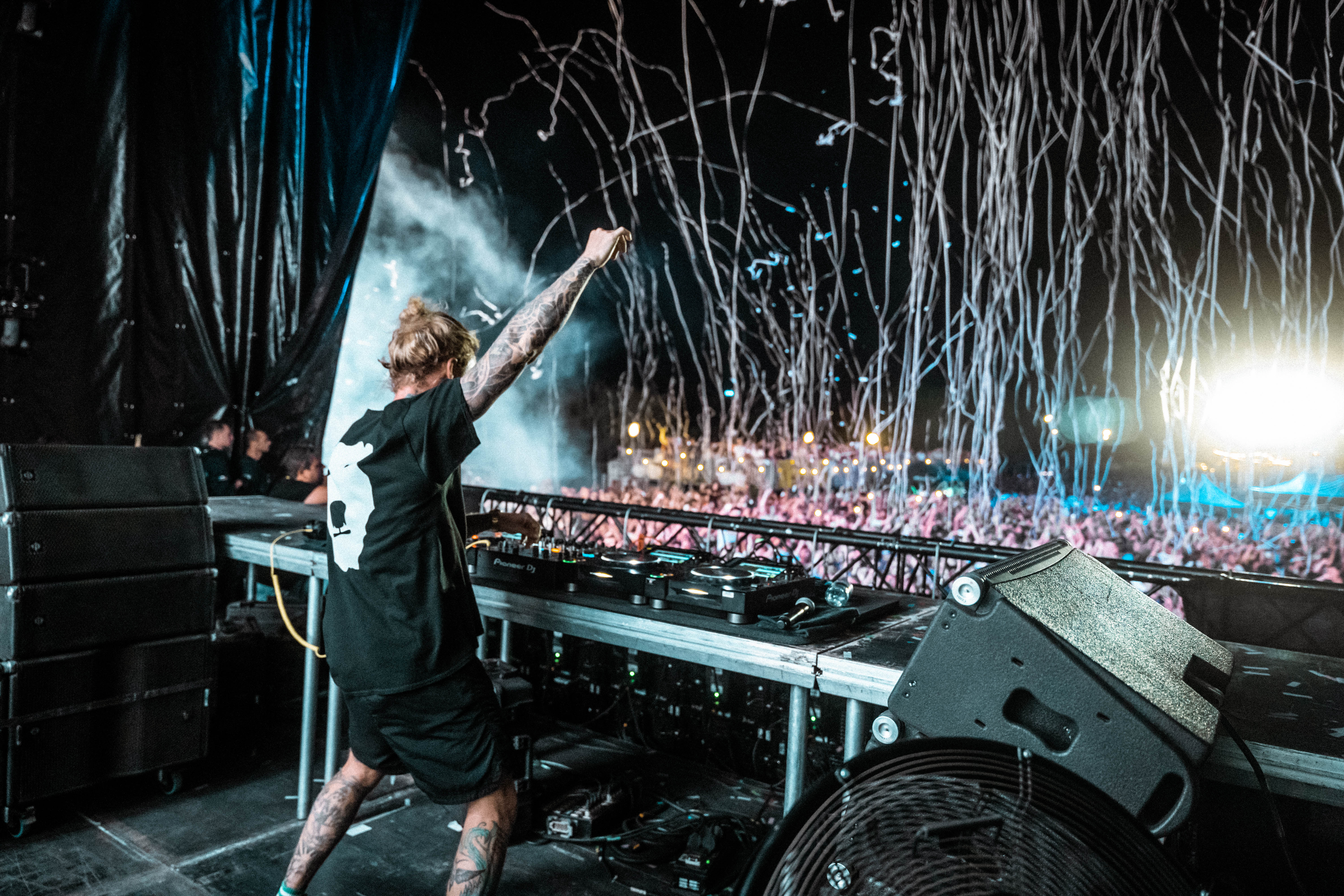 Foule lors d’un festival, image d’illustration pour un aftermovie d’entreprise