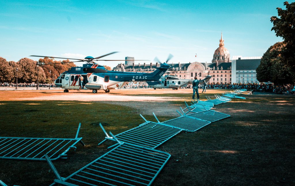 Hélicoptère sur l’esplanade des Invalides