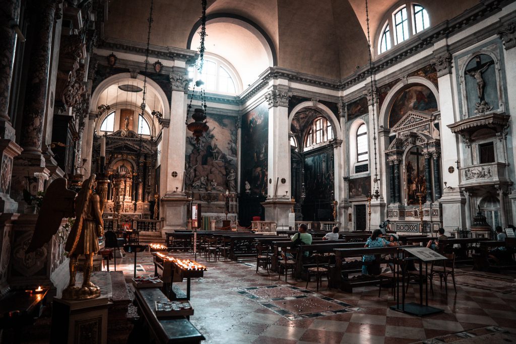 Intérieur d’une église baroque