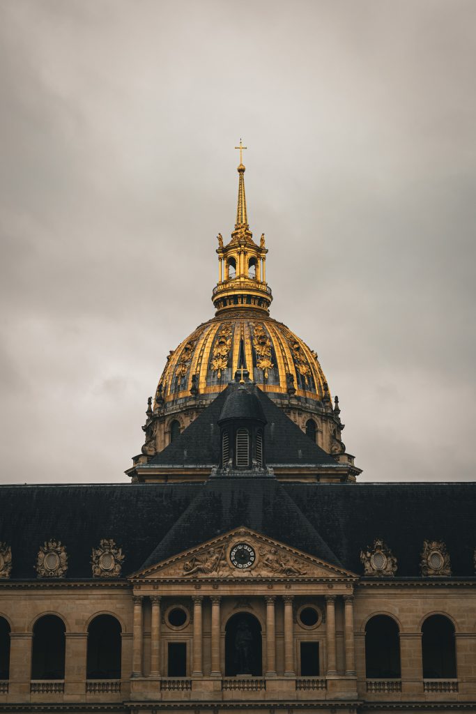 Dôme doré des Invalides à Paris