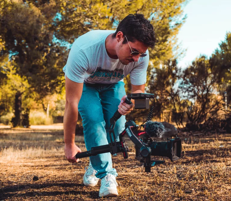 Photo de profil avec DJI Ronin RS3 Pro - Format carré - Vidéaste & Réalisateur– B2B, Mariage, 3D - Quentin Berguet