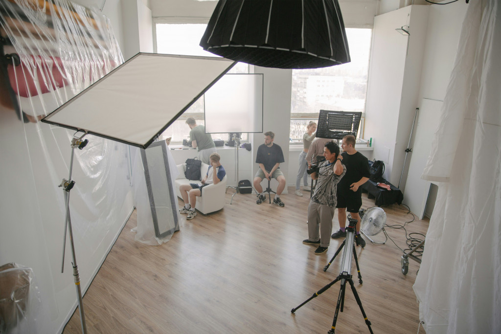 Matériel lumière en intérieur - Vidéaste & Réalisateur – B2B, Mariage, 3D - Quentin Berguet