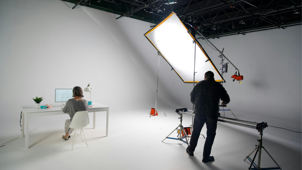 Grand studio de tournage pour contenue corporate - Vidéaste & Réalisateur – B2B, Mariage, 3D - Quentin Berguet