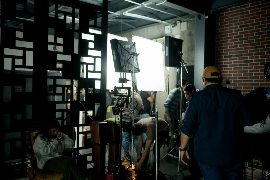 Shooting en intérieur - Vidéaste & Réalisateur – B2B, Mariage, 3D - Quentin Berguet