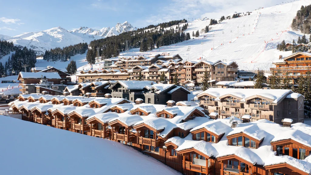 Vue panoramique des chalets sur Courchevel